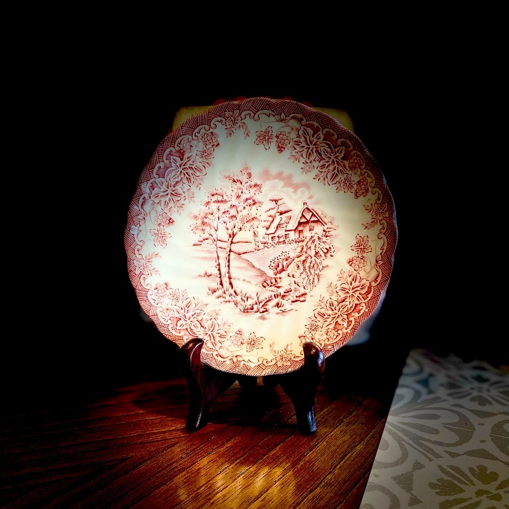 England made fine china in red